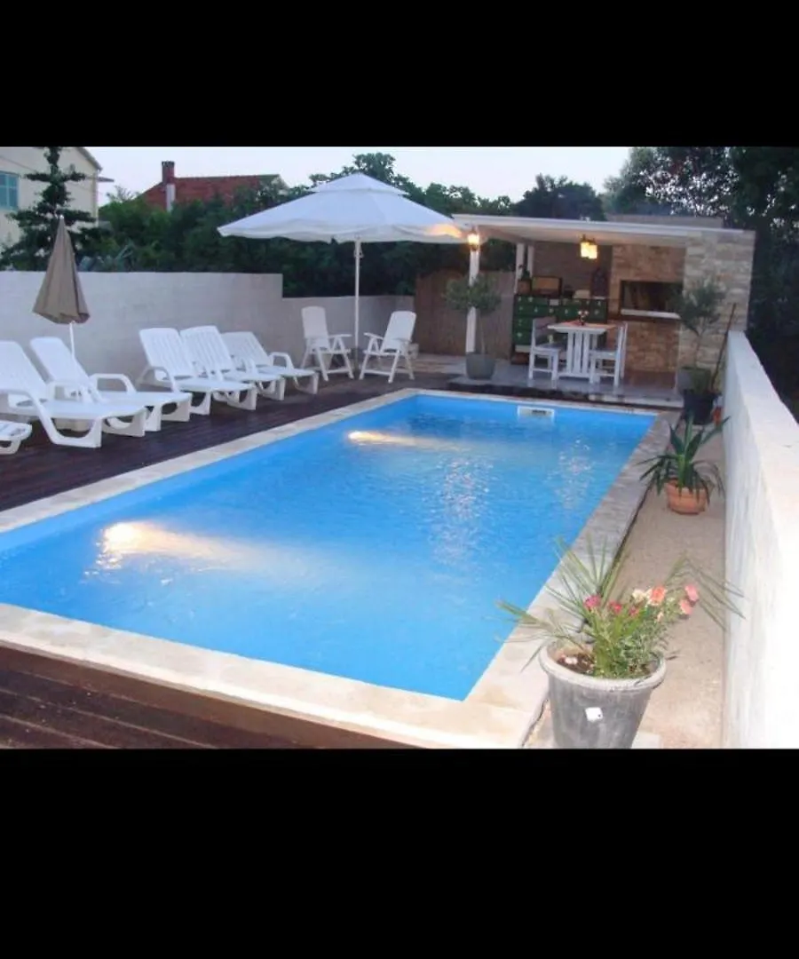 Apartman Luce With Shared Pool Zara Croazia
